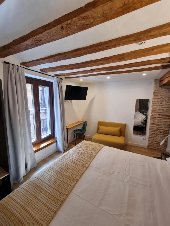 Hostal La Rua Естеля Екстериор снимка
