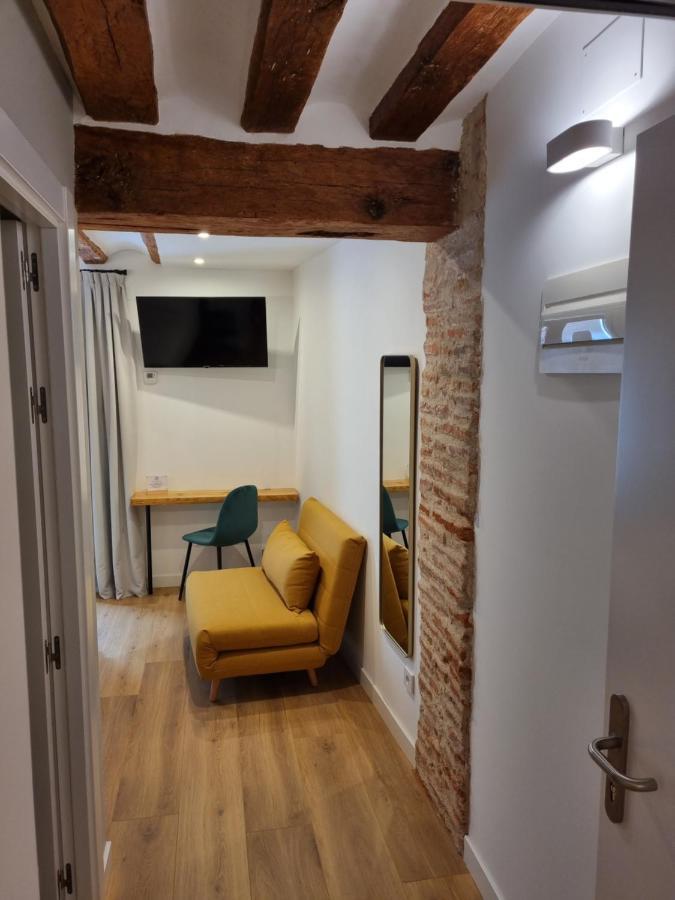 Hostal La Rua Естеля Екстериор снимка