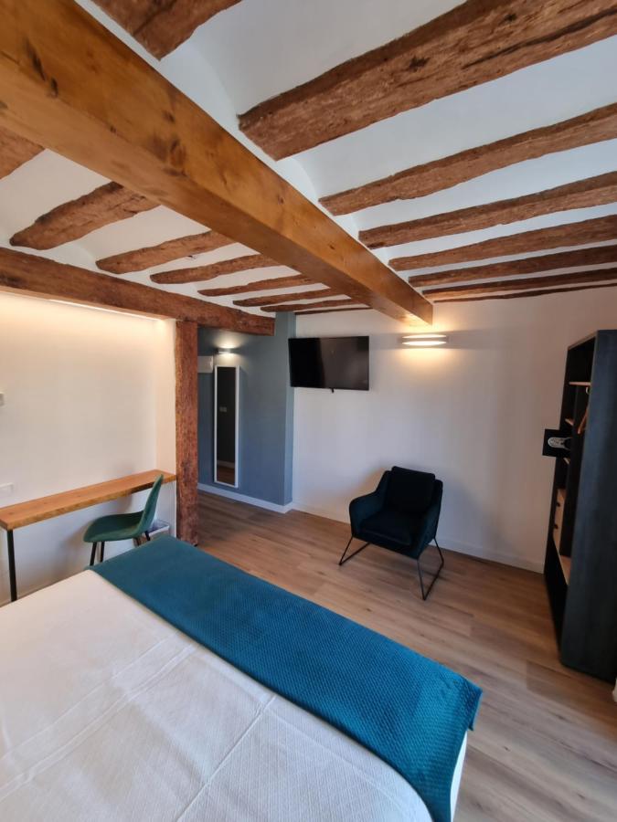 Hostal La Rua Естеля Екстериор снимка