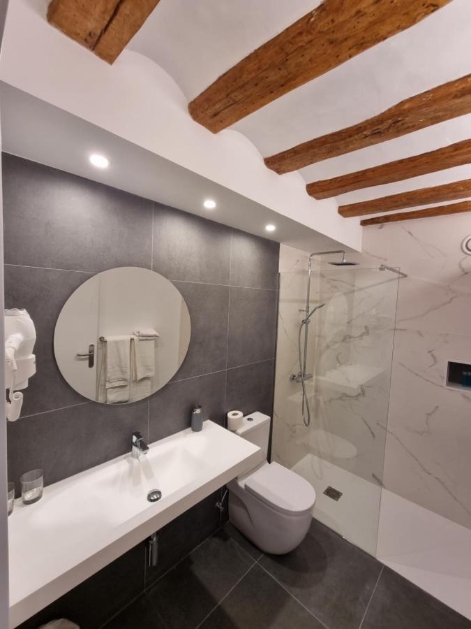 Hostal La Rua Естеля Екстериор снимка