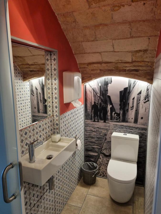 Hostal La Rua Естеля Екстериор снимка