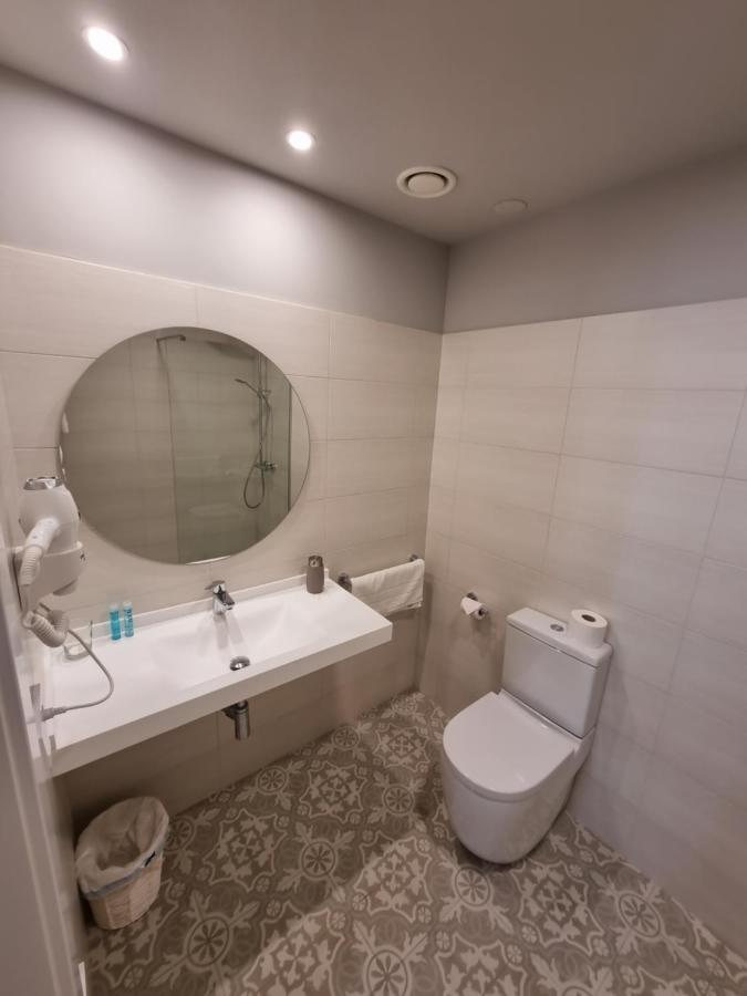 Hostal La Rua Естеля Екстериор снимка