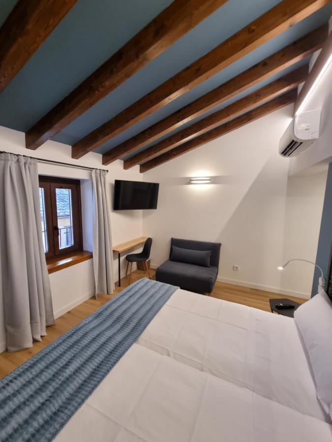 Hostal La Rua Естеля Екстериор снимка
