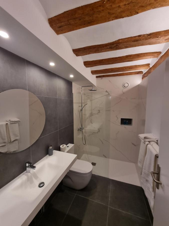 Hostal La Rua Естеля Екстериор снимка