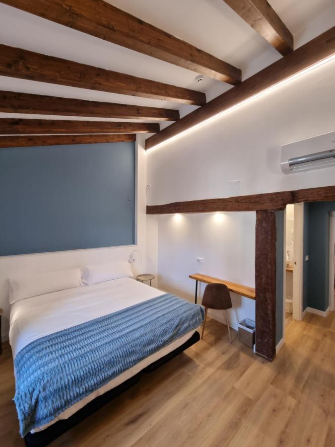 Hostal La Rua Естеля Екстериор снимка