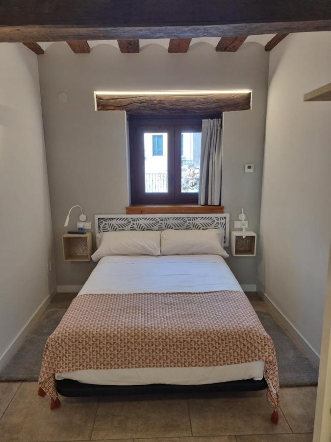 Hostal La Rua Естеля Екстериор снимка